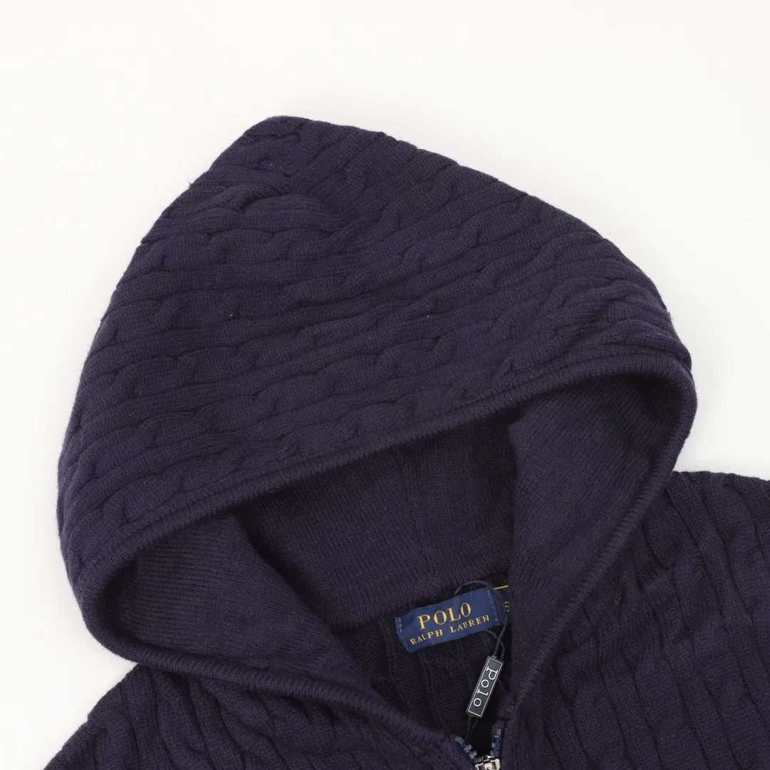 🅿️520 Ralph Lauren 25FW small label knitted zipper jacket Ralph Lauren (RALPH LAUREN) is the "American classic" brand in the fashion industry. Founded by Mr. Ralph Lauren in 1968, it is a high-end fashion brand with a strong American flavor. The styles are highly stylized and should be regarded as the clothing brand that best represents American culture (this can be seen from the fact that the uniforms of the US team in many Olympic Games have been provided by Ralph Lauren). Size: S M L
